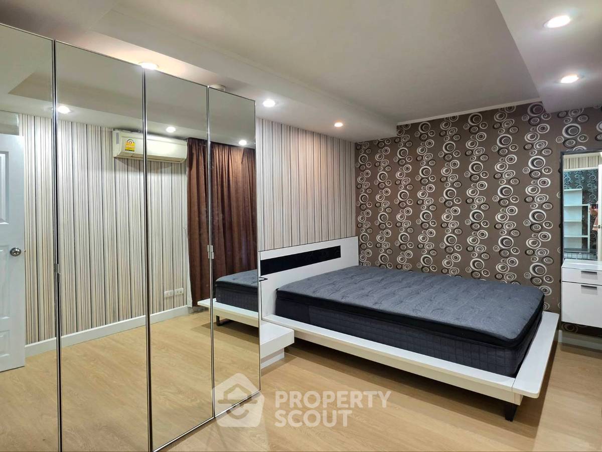 picture 1-BR Zenith Place @ Sukhumvit Condominium Near BTS Phra Khanong (ID 3326627) - 3/11