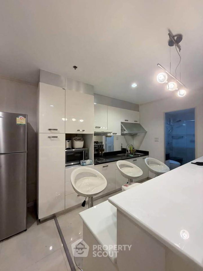 picture 2-BR Condo at Sukhumvit Living Town near MRT Phetchaburi (ID 3325966) - 3/12
