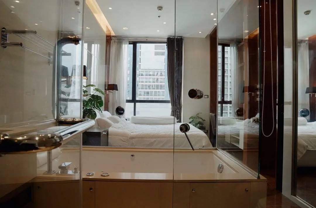 รูป ปล่อยเช่าห้องชุด Super Luxury ห้องสวยมาก วิวโล่ง สุขุมวิทแอเรีย 1 นอน 1 น้ำ พร้อมเฟอร์และเครื่องใช้ไฟฟ้า สิ่งอำนวยความสะดวกในโครงการ - รูปที่ 14/19