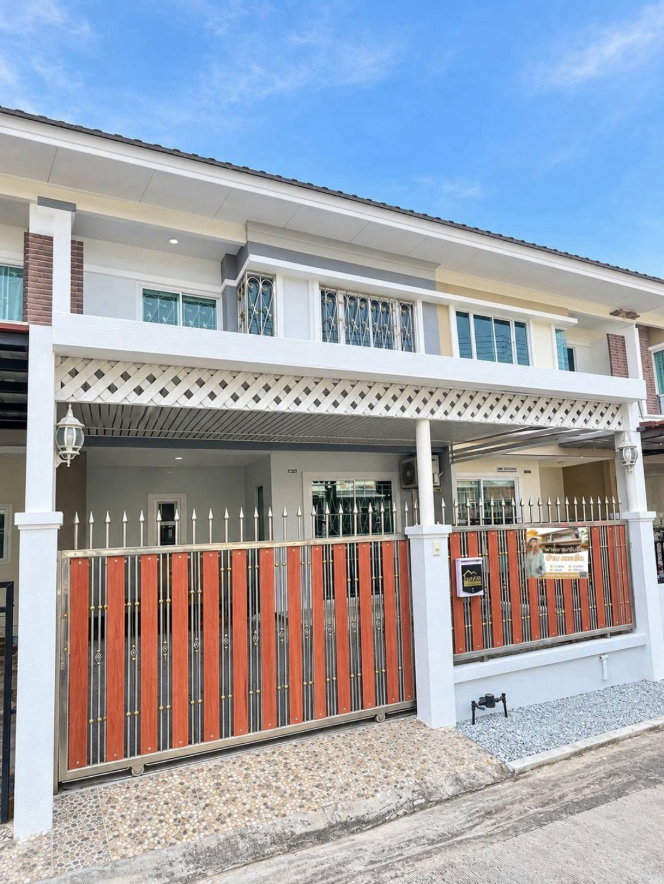 รูป ให้เช่า บ้านทาวเฮาส์ ซอยหมอย้อย-ศรีราชา พร้อมเครื่องใช้ไฟฟ้า+เฟอร์  - รูปที่ 2/11