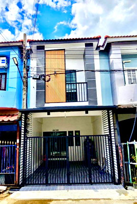 ทาวน์โฮม กรุงเทพมหานคร : ทาวน์เฮ้าส์ รีโนเวทใหม่ ทำเลดี หมู่บ้านพีรวัส ถ.เพิ่มสิน 56 สายไหม เดินทางสะดวก ใกล้สนามบิน ตลาด โรงเรียน