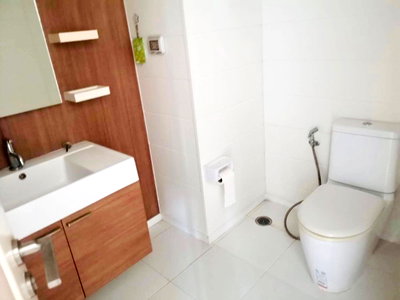 คอนโดให้เช่า : MN009367 | 2 ห้องนอน | 2 ห้องน้ำ | BTS Krung Thon Buri | 66 ตร.ม. | 28,000 บาท/เดือน | ชั้น 18 — Q House Condo Sathorn Sathorn