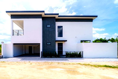 บ้านเดี่ยว ชลบุรี : ขายบ้านเดี่ยว 2 ชั้น 4 ห้องนอนพร้อมสระว่ายน้ำ มาบประชัน พัทยา
9,600,000.-
