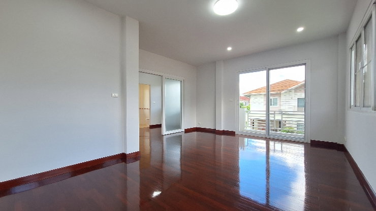 รูป ขายบ้านโครงการวรารมย์เจริญเมือง (เชียงใหม่-สันกำแพง) เนื้อที่ 81 ตร.ว 3 นอน 1 ห้องทำงาน 5 น้ำ 2 จอด ราคา 4.99 ล้านบาท (ฟรีค่าใช้จ่าย) - รูปที่ 11/38