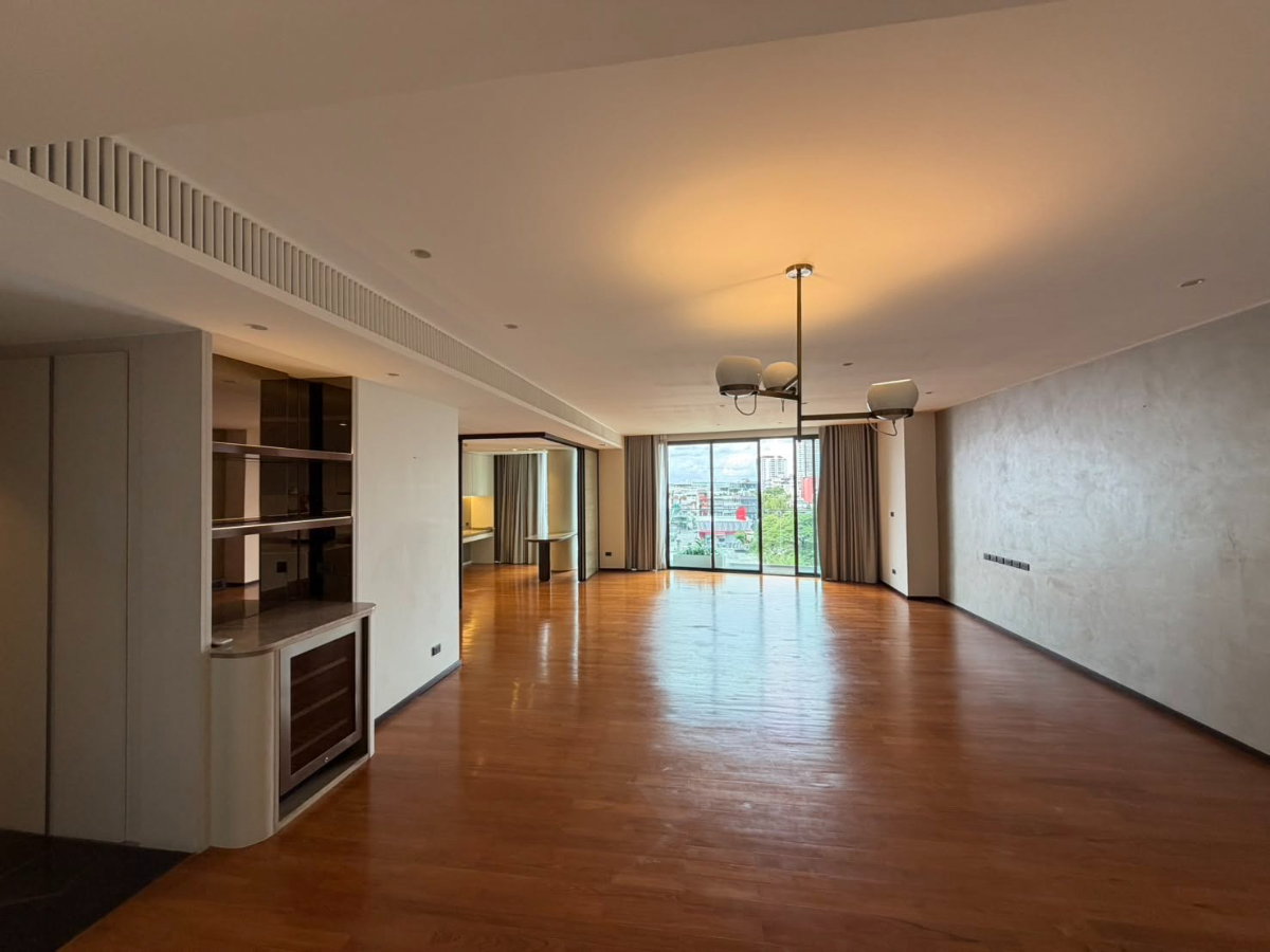 picture Pet Allowed Condo in Thonglor 3 Bedrooms 3 Bathrooms Line : @propertyproxy - 2/19
