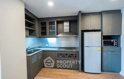 110 Sqm 2-BR Sarin Place Condominium Near BTS Ratchayothin (ID 1179754)