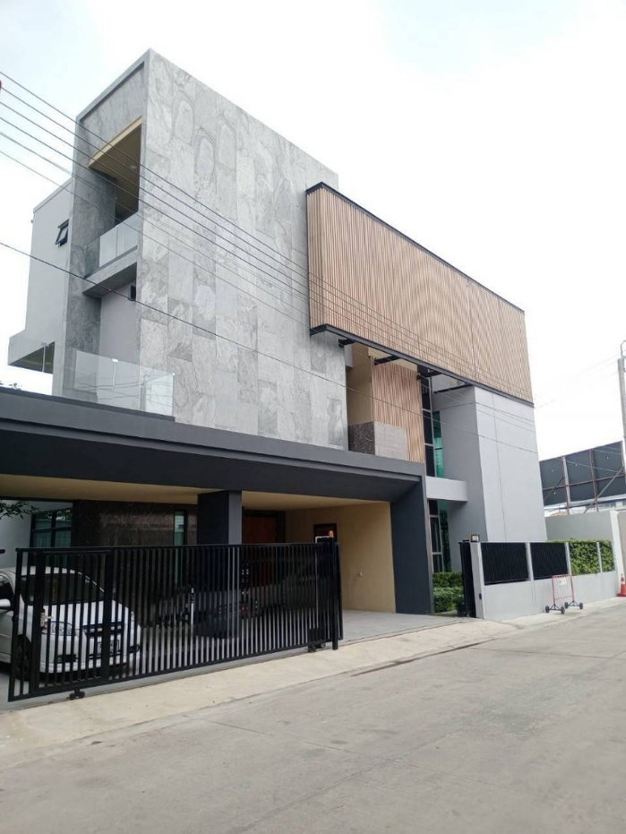 รูป บ้านเดี่ยวหรู 3 ชั้นมีลิฟต์ แปลงมุม - รูปที่ 13/14