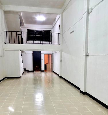 เช่าอาคารพาณิชย์ กรุงเทพมหานคร : ให้เช่าอาคารพาณิชย์ 3.5 ชั้น 250 ตร.ม. | ซอยเสรีไทย 48 ทำเลดี ติดโซนชุมชน เดินทางสะดวก