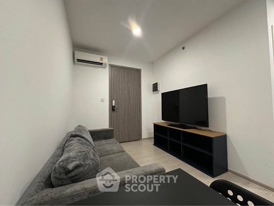 picture 1-BR Condo at Knightsbridge Phaholyothin Interchange in Anusawari (ID 3328956) - 2/9