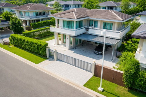 			OnNut-Wongwaen Sukhaphiban2. Luxury 2-story detached house  Features 3 bed 4 bath 114.30 sq.wa. land          