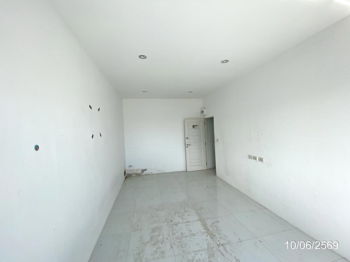 picture TOWN HOUSE 32.7 Sq.w. Muang Chon Buri Chonburi for 4.5M - 39/45