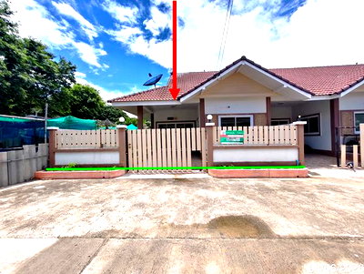 Townhouses for sale Eastern Seaboard Industrial Estate : TOWN HOUSE 35.1 Sq.w. Pluak Daeng Rayong for 1M