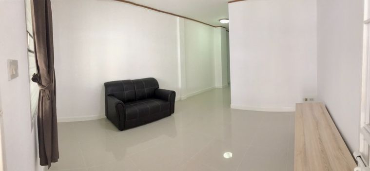 2-bed townhouse for sale, 102 sqm, 17.5 sq wah, Lat Krabang