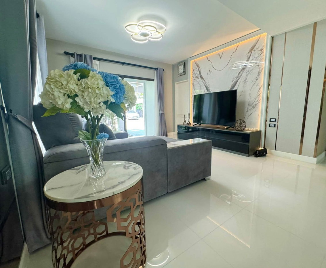 รูป 🏡✨ให้เช่าบ้านเดี่ยวหรู หมู่บ้านมัณฑนา บางนา กม.7 4 ห้องนอน 3 ห้องน้ำ บ้านเดี่ยวบรรยากาศเงียบสงบ เป็นส่วนตัว เหมาะสำหรับครอบครัวและชาวต่างชาติ - รูปที่ 2/13