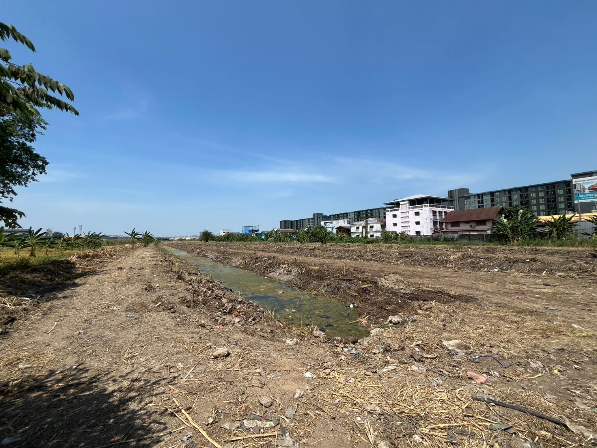 รูป ขาย ที่ดิน ติดถนนฉลองกรุง ทำเลศักยภาพ เหมาะทำโกดัง 24-3-64.4 ไร่ - รูปที่ 7/7