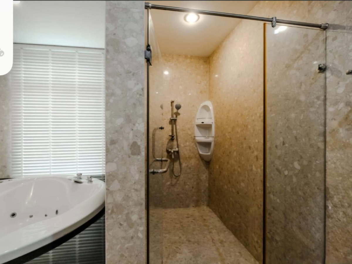 รูป Penthouse Luxury at Wattana Suite – Walk to NIST International! - รูปที่ 18/23
