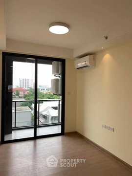 1-BR Condo At Rhythm Sathorn-Narathiwas Near BTS Chong Nonsi (ID 3326892)