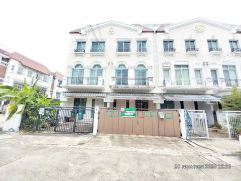 ทาวน์เฮ้าส์ 20.2 ตร.วา บ้านกลางเมือง สวิสทาวน์ เกษตร-นวมินทร์ เขตลาดพร้าว กรุงเทพมหานคร 3.5M