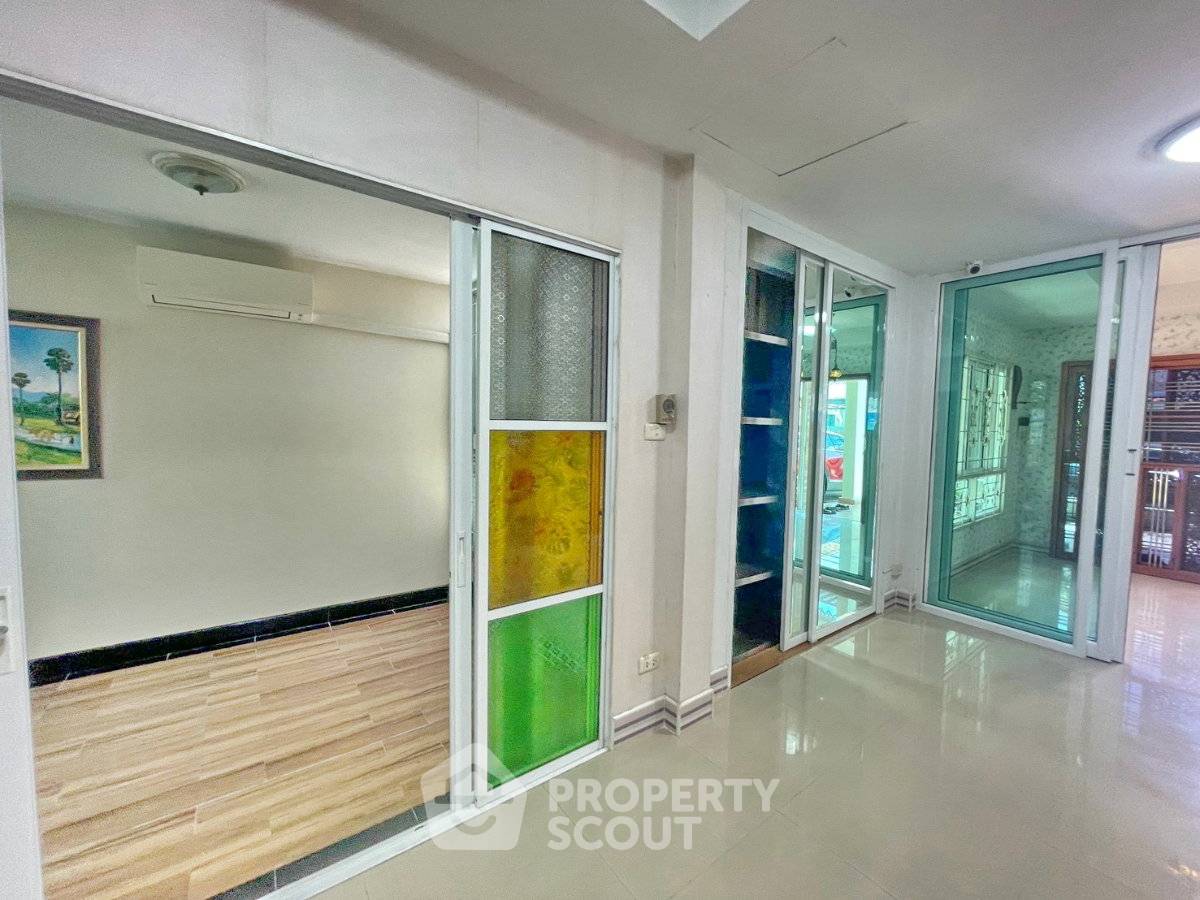picture 4-BR House At Moo Baan Chuan Chuen Ram Inthra 65 (ID 3311004) - 6/6