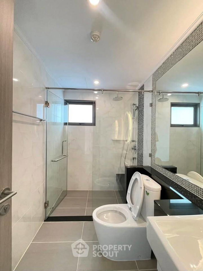 picture 15th-Floor 2-BR Supalai Oriental Sukhumvit 39 Near MRT Phetchaburi (ID 3325753) - 12/12