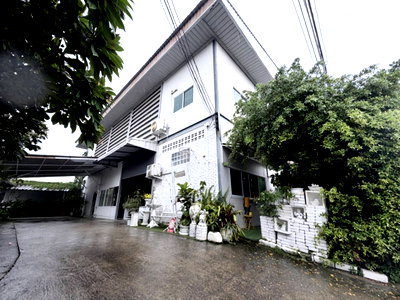 Factory for sale Save one Go Srisamarn : For Sale: 3-Storey Factory Building on 213 sq.wah with Warehouse & Residential Quarters Prime Location Near Don Mueang Airport Only 20 Minutes Away