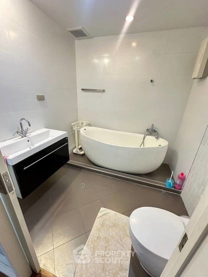 picture Spacious 2-Bedroom 132 Sqm Condo At Billion Tower, Chom Thong (ID 1521719) - 14/17