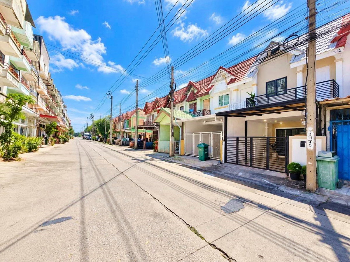 รูป DEE. บ้านสวย อยู่ถนนเมน ใกล้คลังเซเว่น #หมู่บ้านนครทอง ปาร์ค วิว 3 ติดถนนบางบัวทอง – สุพรรณบุรี ใกล้ตลาดสมบัติบุรี - รูปที่ 4/24