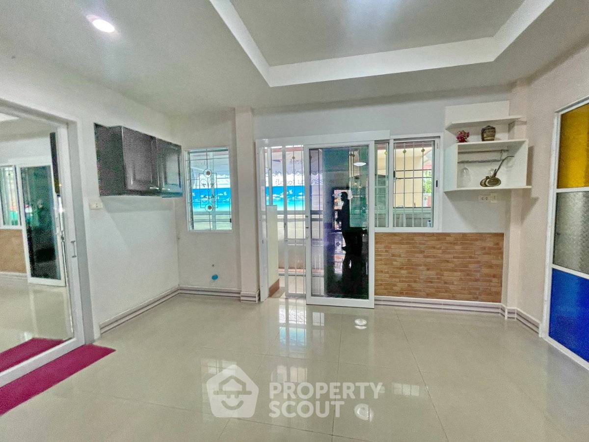 picture 4-BR House At Moo Baan Chuan Chuen Ram Inthra 65 (ID 3311004) - 2/6