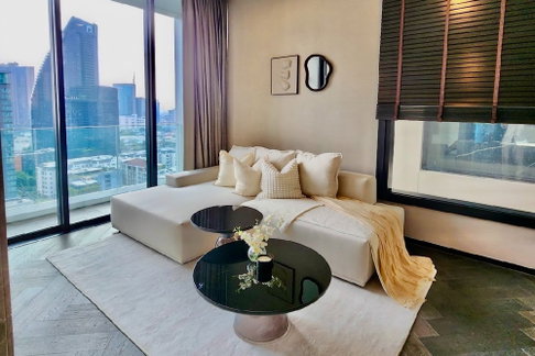 Rent ! The Esse Sukhumvit 36, 2 bed, 2 bath, high floor, Rare Item, Modern style, There is a bathtub ! Code C20241100027 furnished, ready to move in