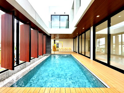 Houses for sale Suan Luang : 32 Residence | Luxurious 5 Bedroom Pool Villa in Pattanakarn - BR28367SH