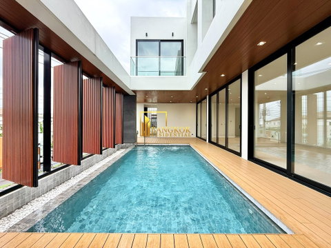 32 Residence | Luxurious 5 Bedroom Pool Villa in Pattanakarn - BR28367SH