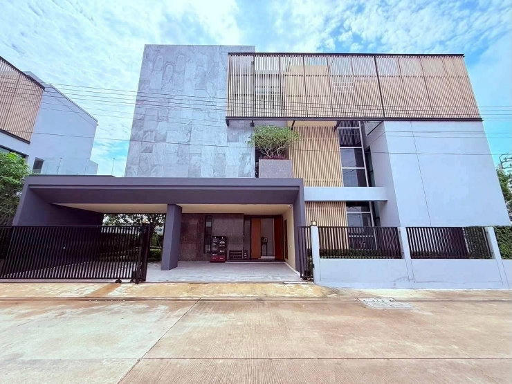 รูป บ้านเดี่ยวหรู 3 ชั้นมีลิฟต์ แปลงมุม - รูปที่ 14/14
