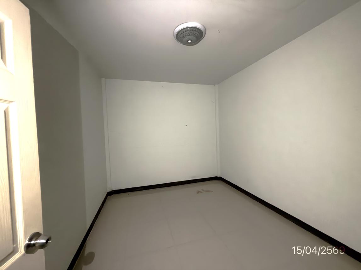 รูป ทาวน์เฮ้าส์ 22.5 ตร.วา เทพประทานพร 8 ศรีราชา ชลบุรี 863,000 - รูปที่ 22/31