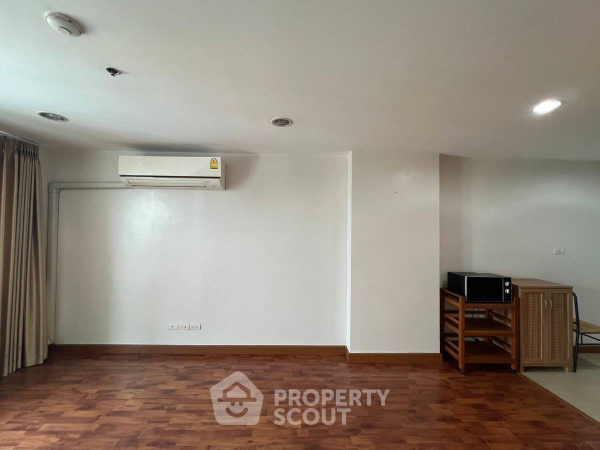 picture 35th-Floor 2-BR Condo At Bangkok Horizon Ramkhamhaeng (ID 2477132) - 5/12