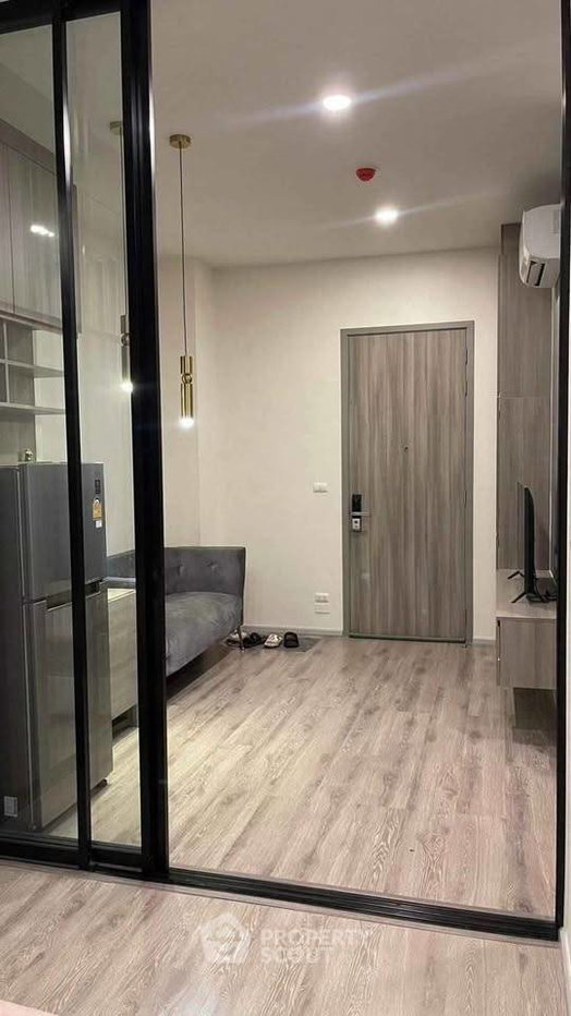 picture Great Value 1-BR Knightsbridge Prime Ratchayothin, BTS Ratchayothin (ID 2811300) - 1/10