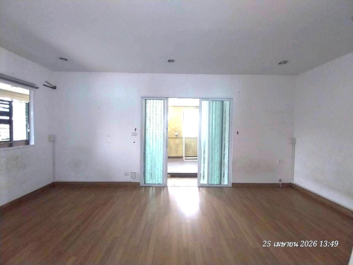 picture TOWN HOUSE 37.5 Sq.w. Khlong Sam Wa Bangkok for 3.3M - 31/37