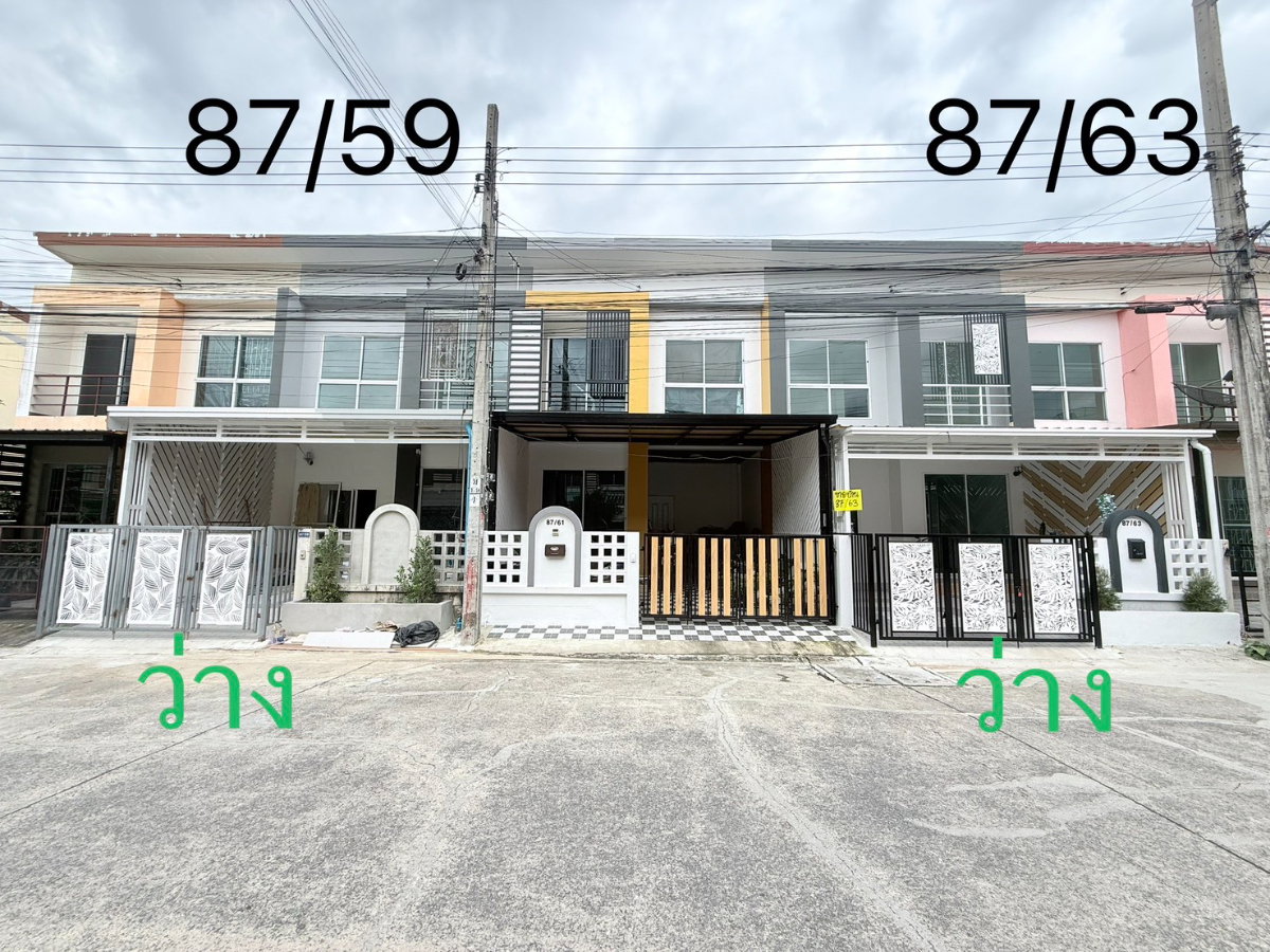 รูป ทาวน์เฮาส์ 2หลัง ต้นซอย รีโนเวทใหม่ ทำเลดี ม.เพ็ญศิริ4 ซ.เลียบวารี25/1 คู้ขวา หนองจอก มีเฟอร์นิเจอร์พร้อมอยู่ - รูปที่ 1/45