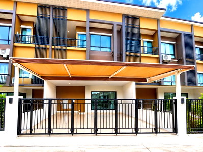 Townhouses for rent Nonthaburi : 			Chaiyapruek Wongwaen LamPho BangBuaThong Robinson Ratchaphruek. Luxury 3 Story Townhome  featuring 3beds 3baths only 355m. from Prasan          