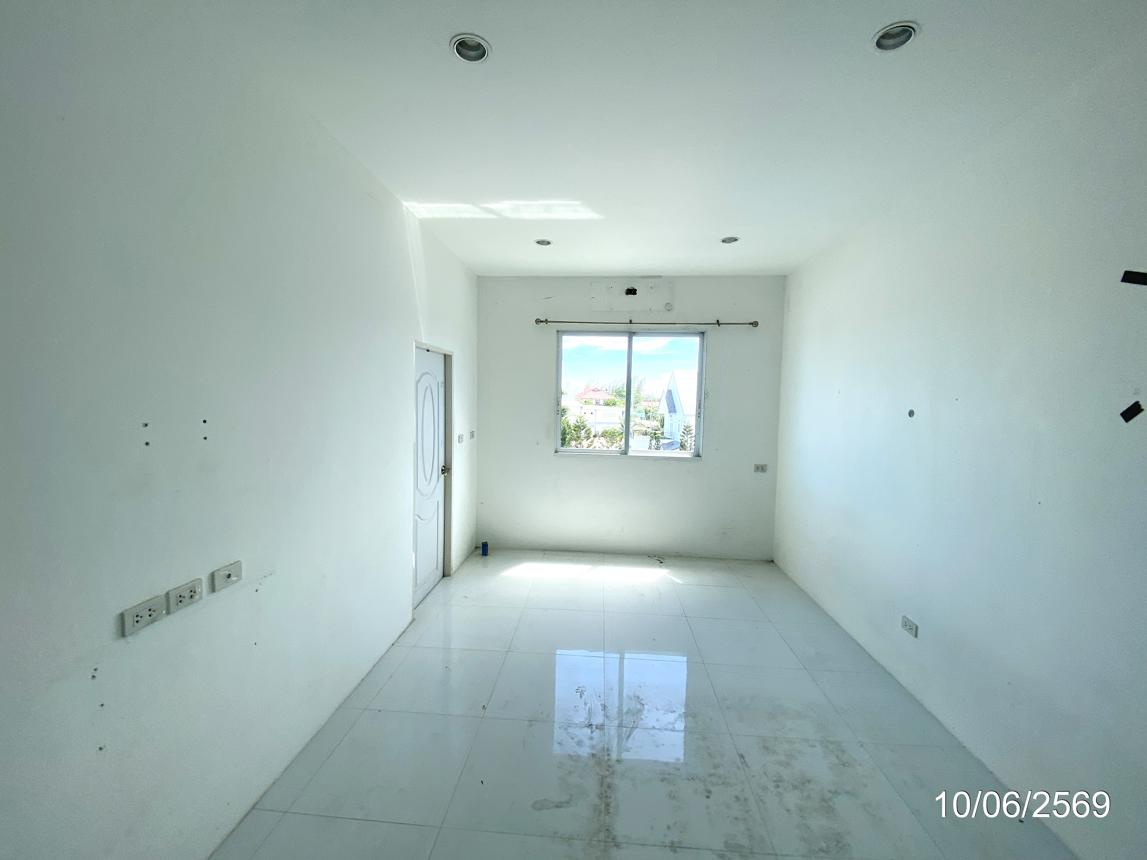 picture TOWN HOUSE 32.7 Sq.w. Muang Chon Buri Chonburi for 4.5M - 38/45