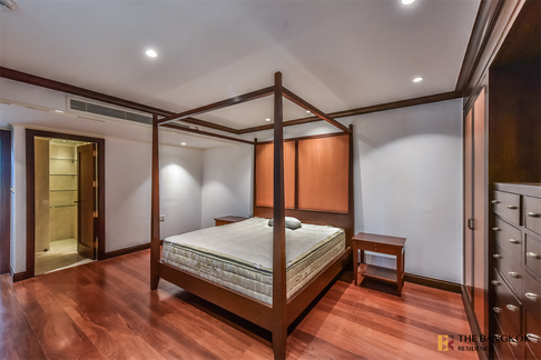 Somkid Gardens near BTS Chit Lom Luxury Unit, Ready for You Without the Wait