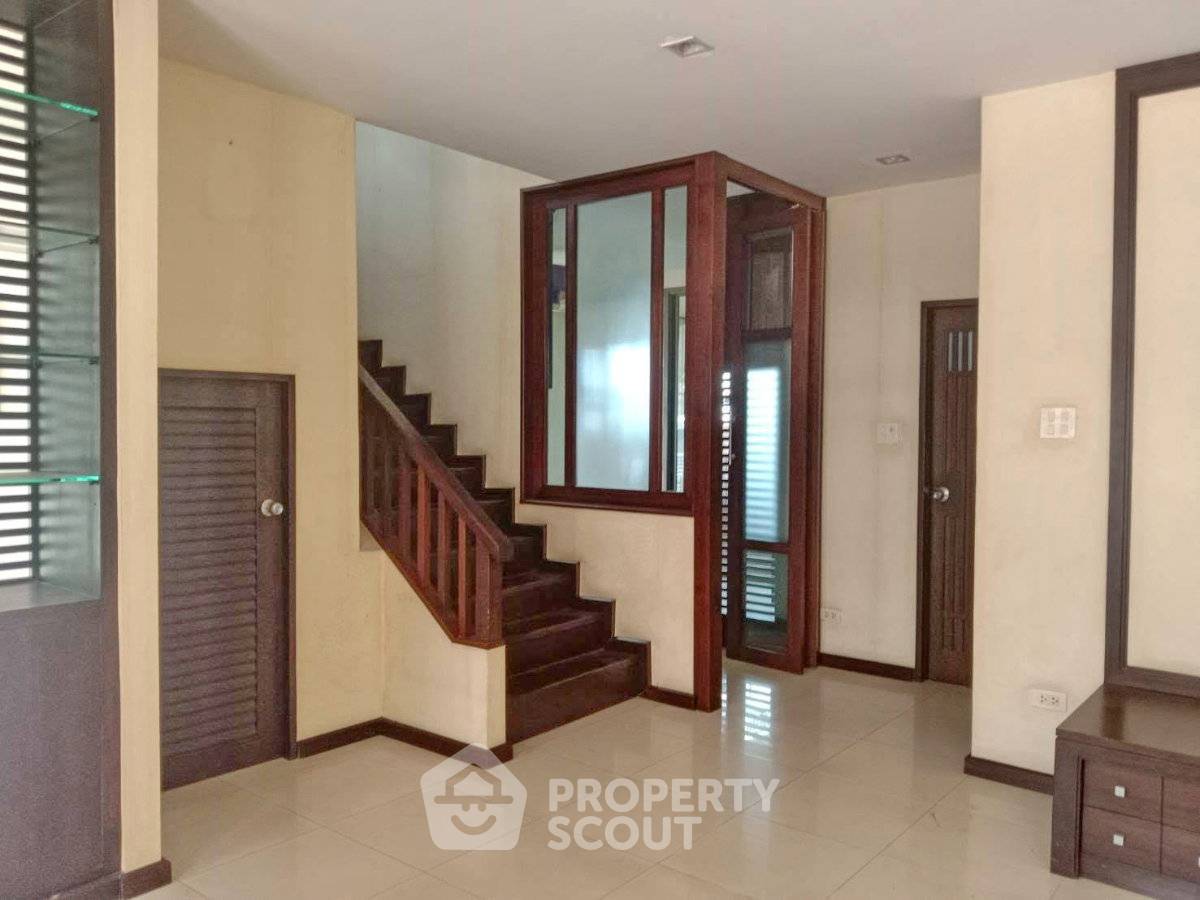 picture 4-BR House near MRT Huai Khwang (ID 3321368) - 5/7