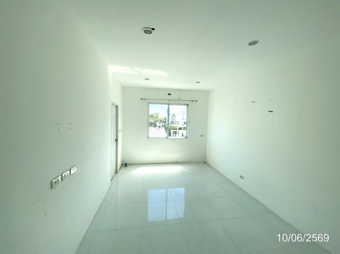 picture TOWN HOUSE 32.7 Sq.w. Muang Chon Buri Chonburi for 4.5M - 32/45