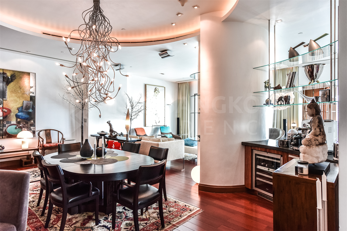picture Le Raffine Sukhumvit 39 Luxury Unit, Ready for You Without the Wait near BTS Phrom Phong - 3/10