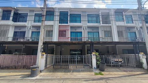 Townhome for sale: The Metro Pattanakarn - Srinakarin