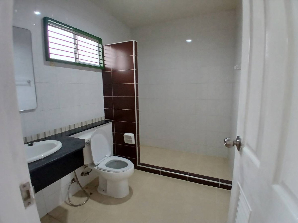 รูป ให้เช่าบ้านเดี่ยว หมู่บ้านภัสสร 13 ซอยสุวินทวงศ์ 86 3 นอน | 3 น้ำ - 100 ตร.ว. ปรับปรุงใหม่ทั้งหลัง - รูปที่ 9/17