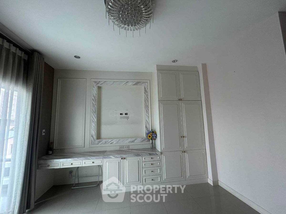 picture 3-BR Townhouse in Sam Sen Nok (ID 3328216) - 10/10