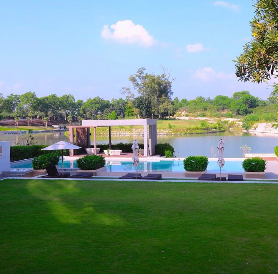 picture ð Condo for RENT! at North 8 Condominium in Serene Lake ** Corner Unit ** - Private, Great Location and Good Security - 10/10
