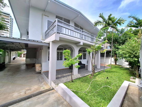 ให้ เช่าบ้านเดี่ยวหลังใหญ่ รีโนเวทใหม่ | วิภาวดี 44–46 ที่ดิน 165 ตร.ว. • พื้นที่ใช้สอย 550 ตร.ม. เฟอร์นิเจอร์ครบ