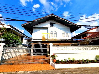 Houses for rent Bangkok : Renovated 6 Bedroom House For Rent in Huai Kwang Area - BR28380SH