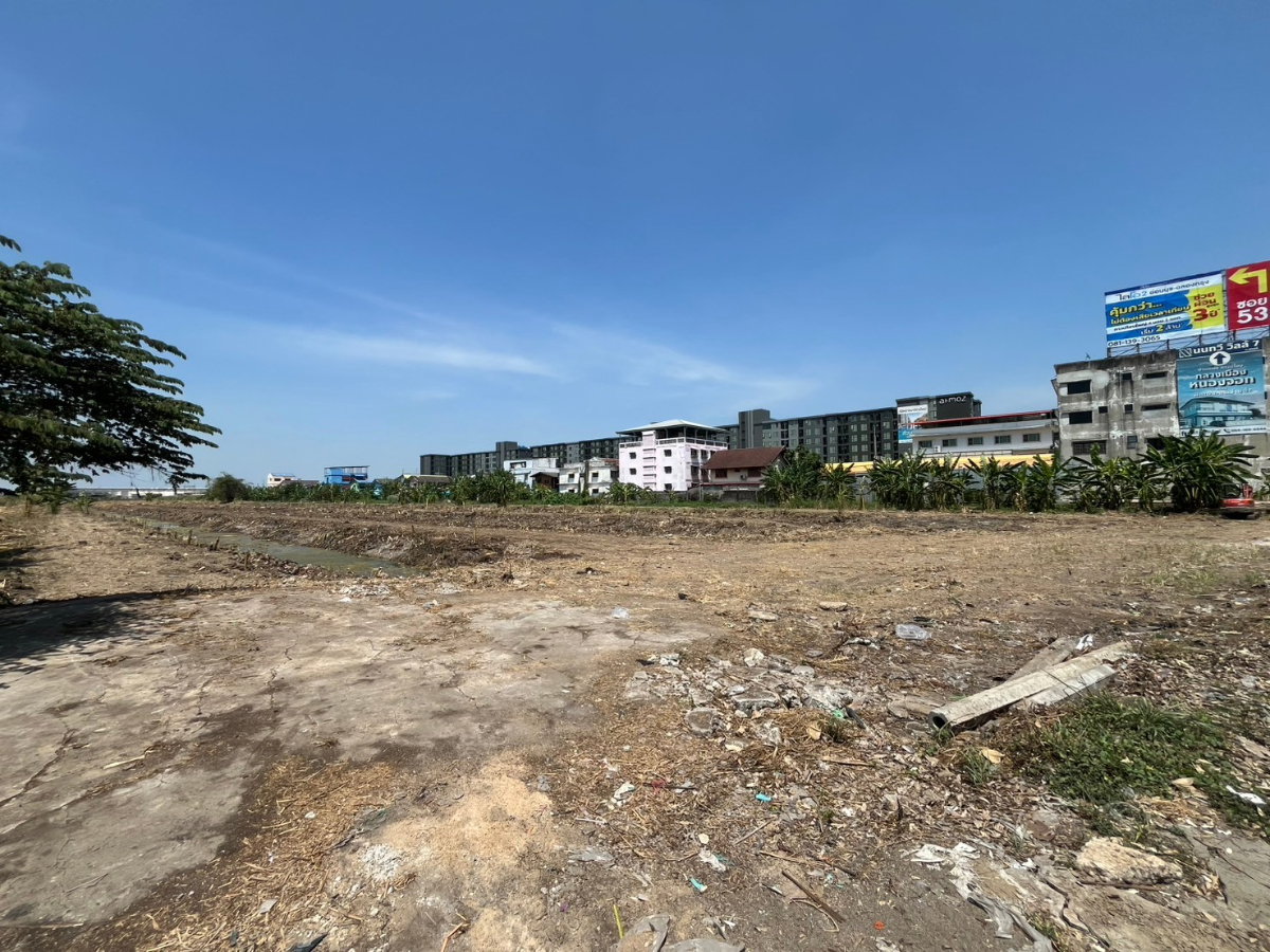 รูป ขาย ที่ดิน ติดถนนฉลองกรุง ทำเลศักยภาพ เหมาะทำโกดัง 24-3-64.4 ไร่ - รูปที่ 1/7